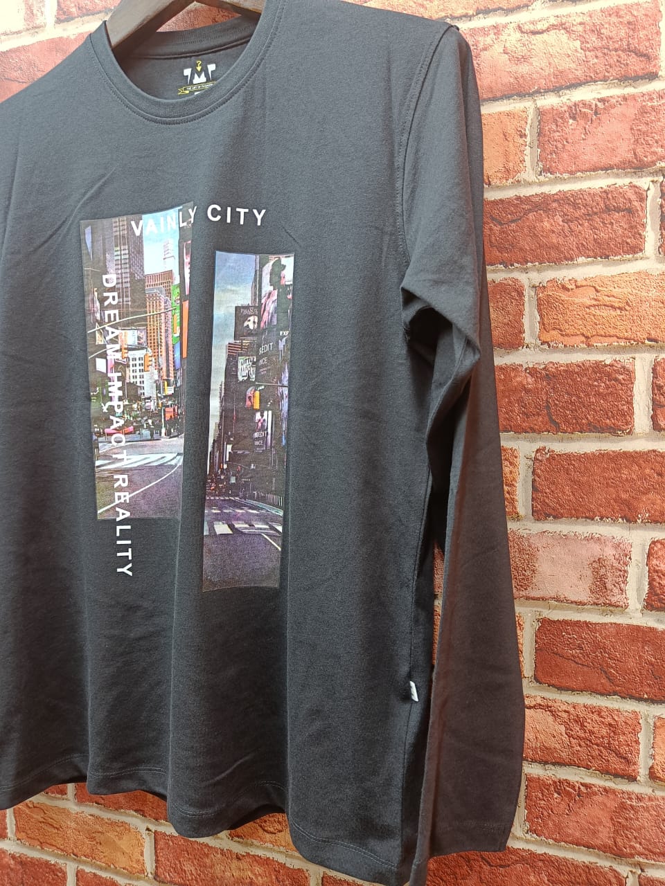 Mens Premium Long Sleeve T-Shirt-Vainly City Black